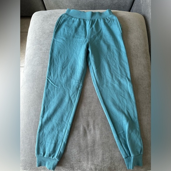 Forever 21 cropped sweatsuit - Picture 2 of 6